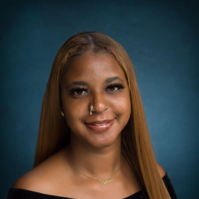 Babysitter in Pomona: Renee