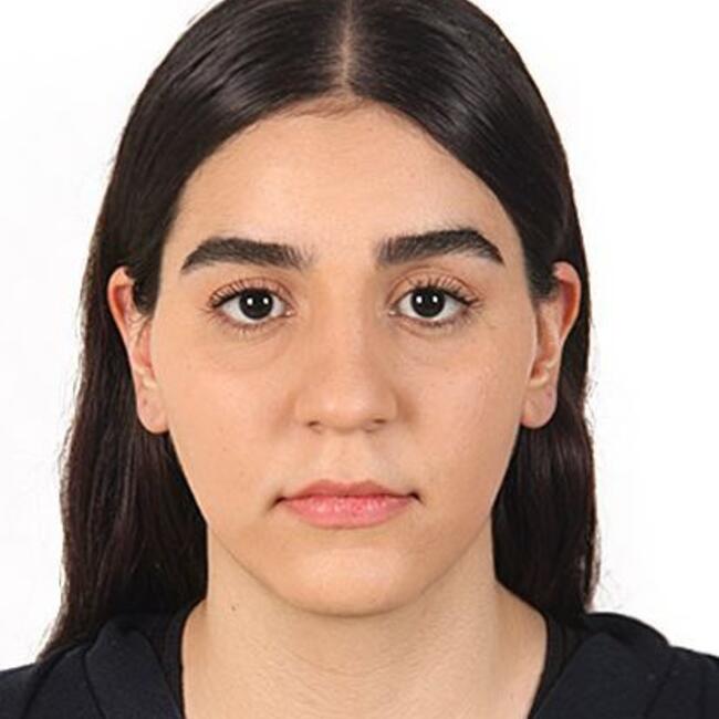 Babysitter in Milan: Hanieh