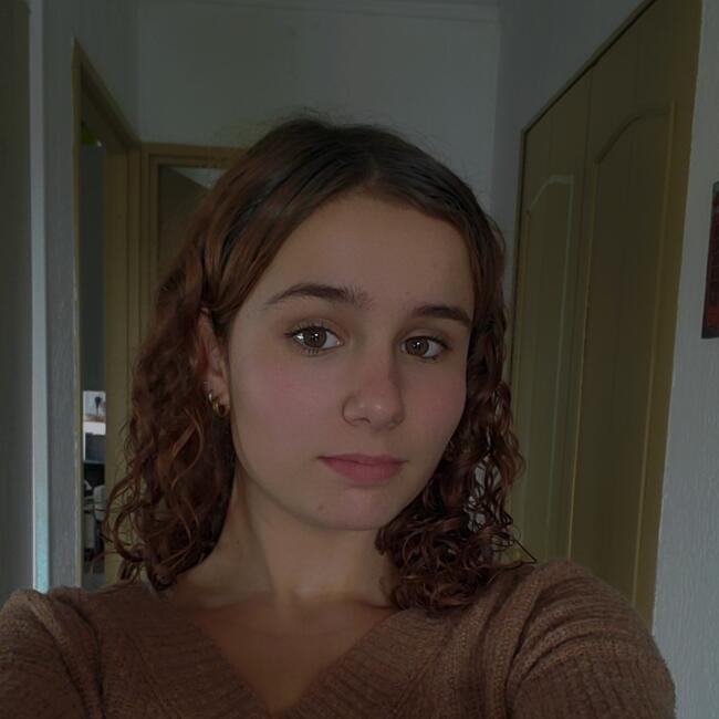 Babysitter in Saint-Paul-Trois-Châteaux: Morgane