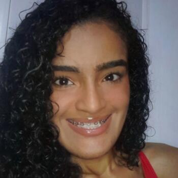 Babysitter in Fortaleza: Yasmin