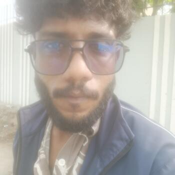 माता-पिता कोयंबतूर: Ajith
