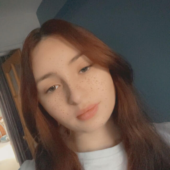 Babysitter in Carvin: Clara