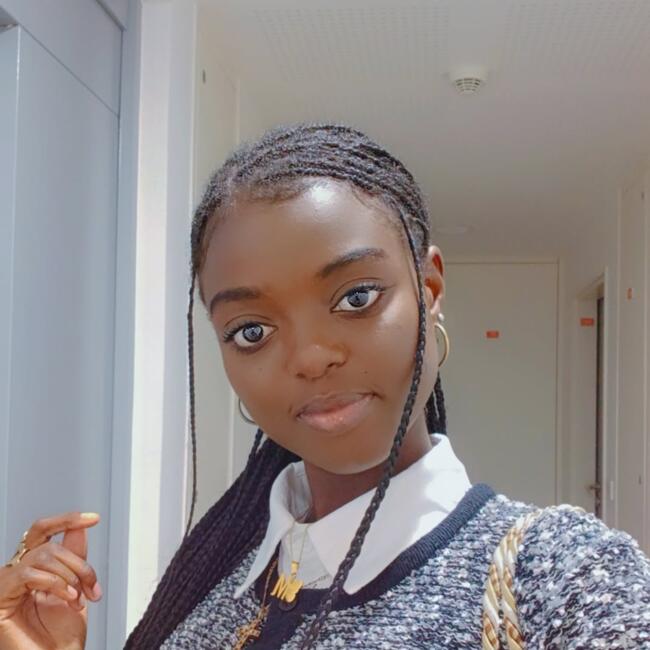 Babysitter in Cenon: Gwladys