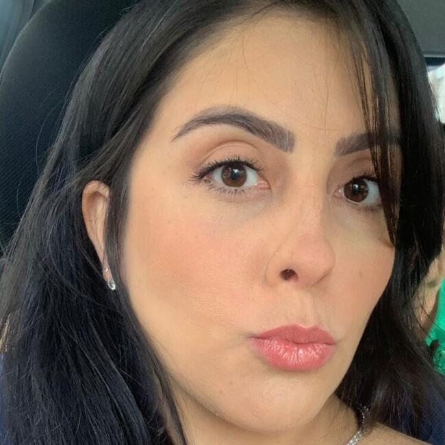 Babysitter em Maia: Aline