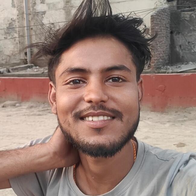दिल्ली में बेबीसिटर: Akash