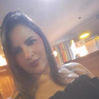 Babá Brasília: Elivania