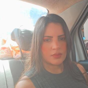 Babysitter Brasília: Elivania