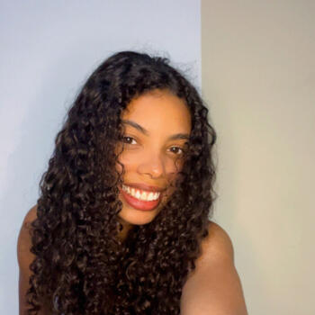 Babysitter in São Sebastião: Aline