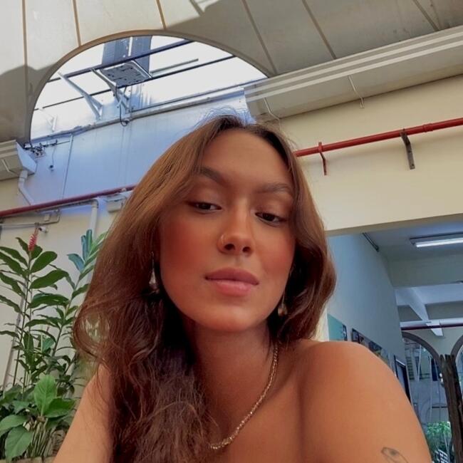 Babysitter in Jardim Guanabara: Julia