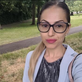 Babysitter London: Andreea