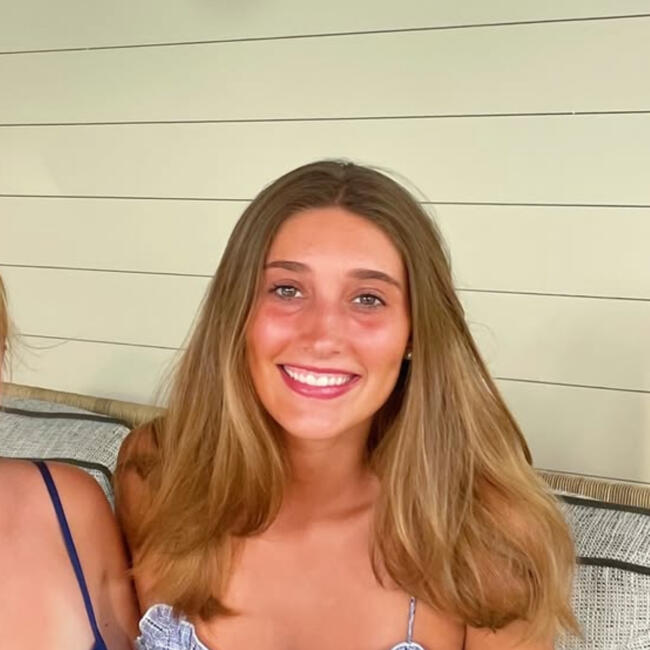 Babysitter in Columbia: Caroline