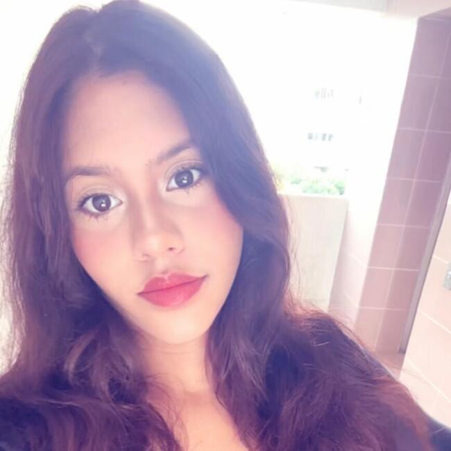 Babysitter in Singapore: Gia