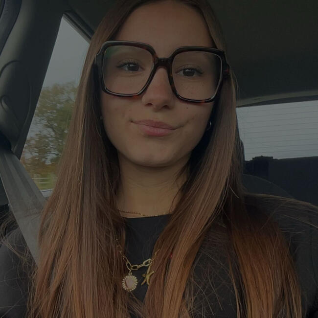 Babysitter in Ambrières-les-Vallées: Alexia