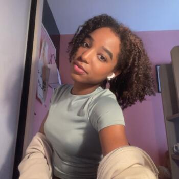 Babysitter in Villeneuve-Saint-Georges: Leticia