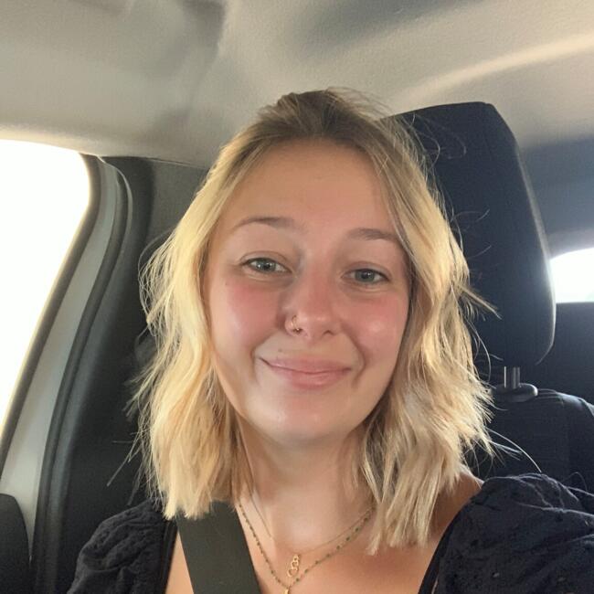 Babysitter in Muret: Laura
