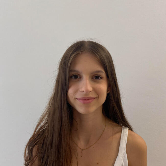 Babysitter in Castelnau-d'Estrétefonds: Lola