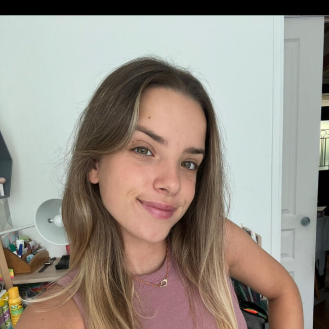 Babysitter in Saint-Fargeau-Ponthierry: Lisa