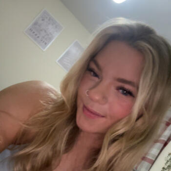 Babysitter in Cheltenham: Chloe