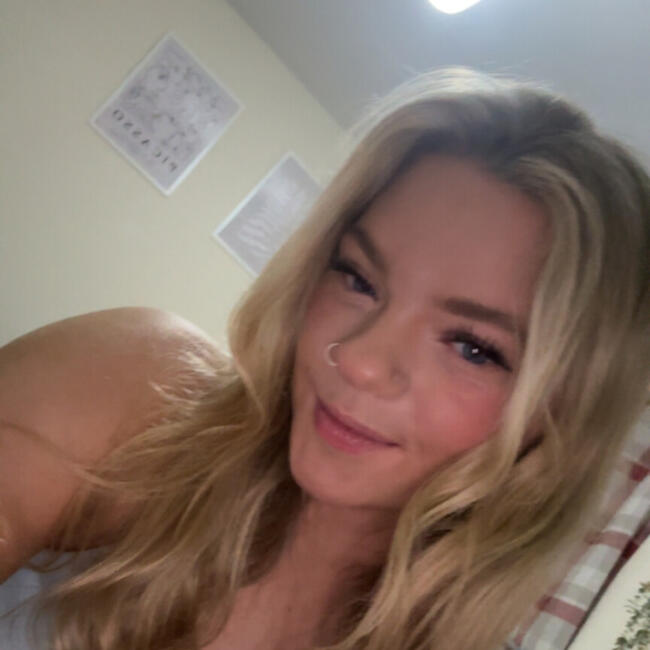 Babysitter in Cheltenham: Chloe