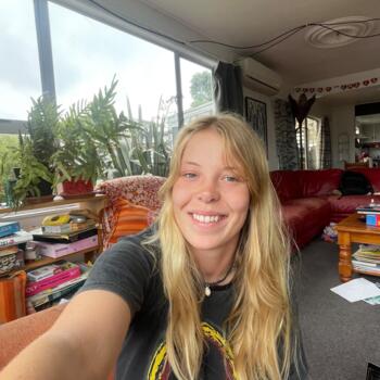 Babysitter in Dunedin: Lily