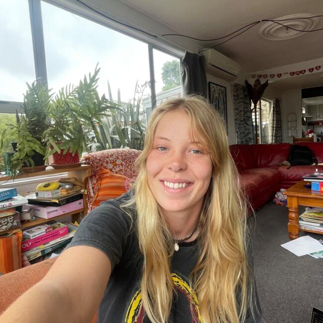 Babysitter in Dunedin: Lily