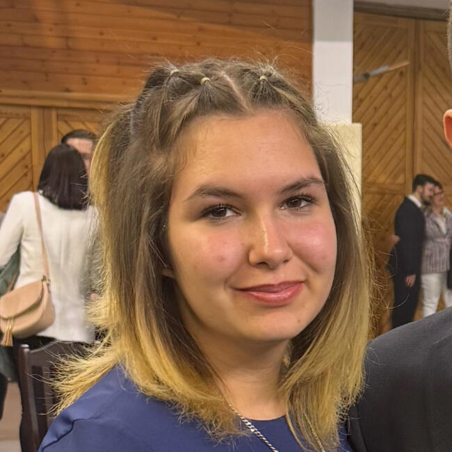 Bébiszitter Vecsés területén: Adri