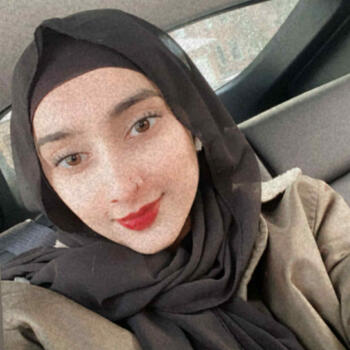 Babysitter Whitby: Noor