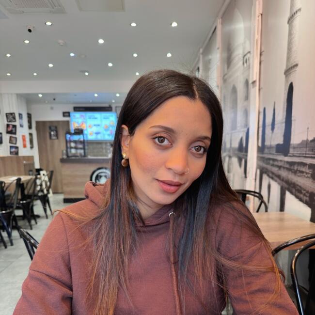 Chůva v Birmingham: Hanane