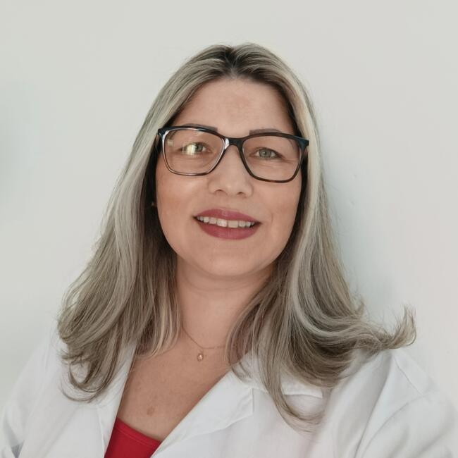 Babysitter in Curitiba: Aline