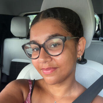 Baby-sitter Villeneuve-Saint-Georges: Elvina