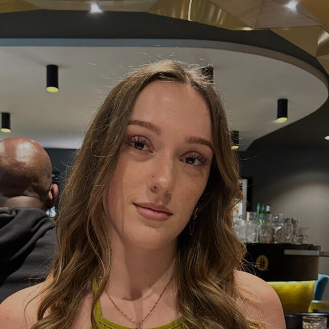 Babysitter in Chevilly-Larue: Hélène