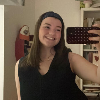 Babysitter in Saint-Jean-de-Cuculles: Violette