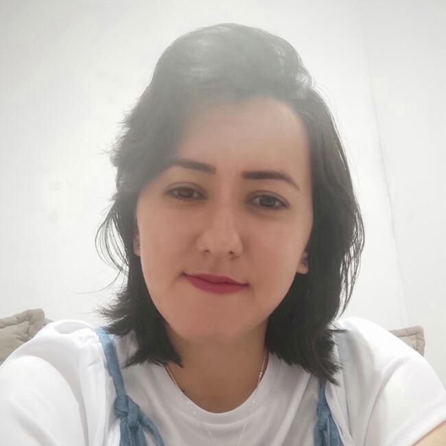 Babysitter in Praia Grande: Jennifer