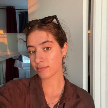 Babysitter in Paris: Camille