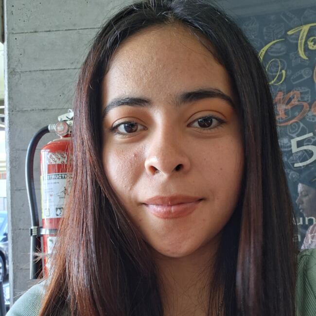 Niñera en Patalillo: Nicole