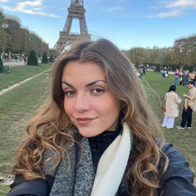 Babysitter in Toulouse: Flore