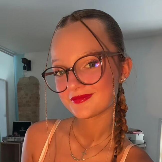 Babysitter in Tours: Lola