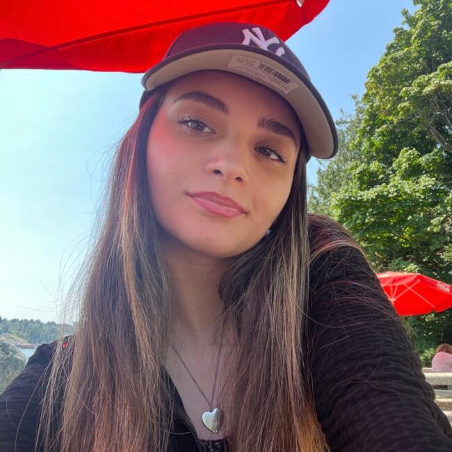 Baby-sitter in Burnaby: Elina