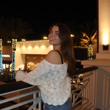 Babysitter in Long Beach: Bella