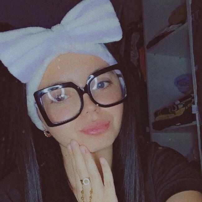 Babysitter in Saint-Martin-de-Valgalgues: Cécilia