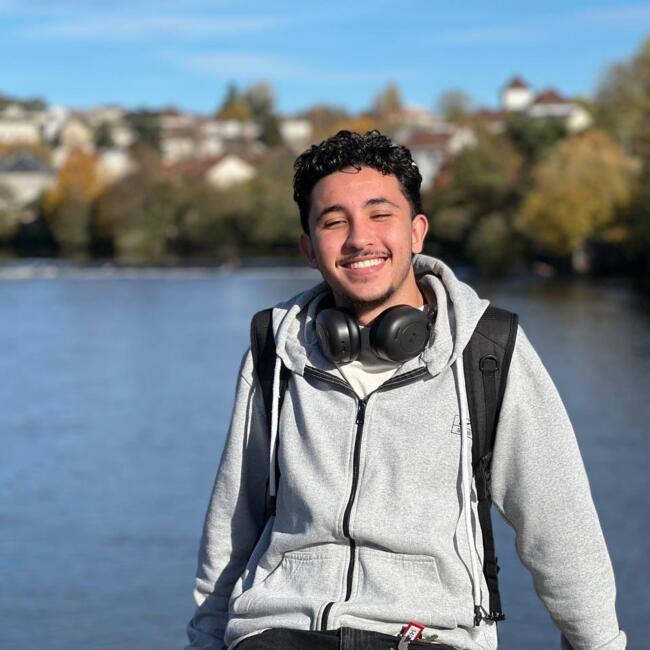 Babysitter in Limoges: Zidane Skander