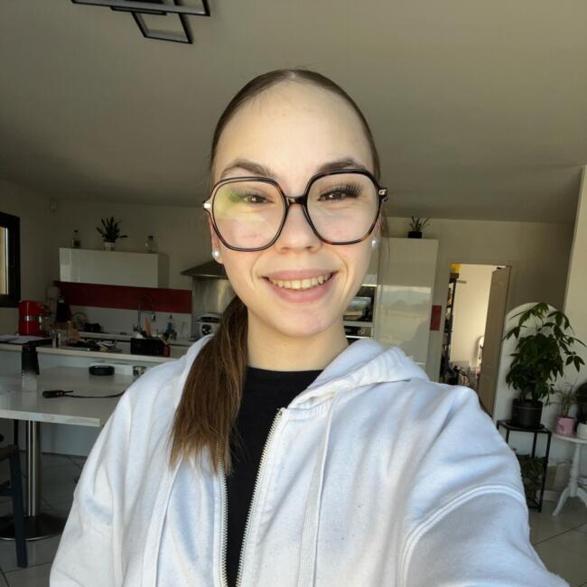 Babysitter in Bordes: Jade