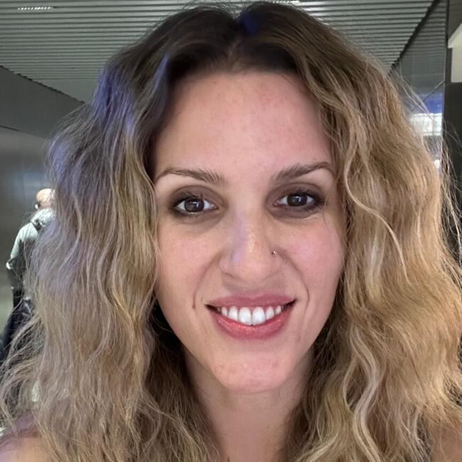 Δουλειά για babysitter στην περιοχή Άλιμος: Aristea