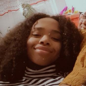 Baby-sitter in Merville: Célia