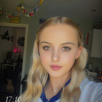 Babysitter Castleford: Jade