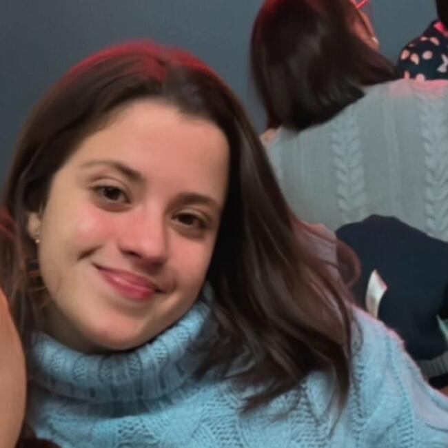 Babysitter in Tondela: Laiza Corrêa