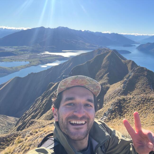 Babysitter in Queenstown: Joaquin