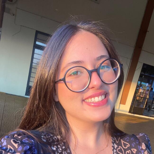 Babá em Maringá: Bruna