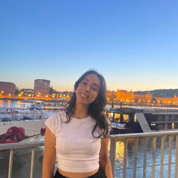Niñera en Budapest: Hanine