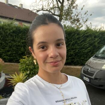 Babysitter in Antully: Lola